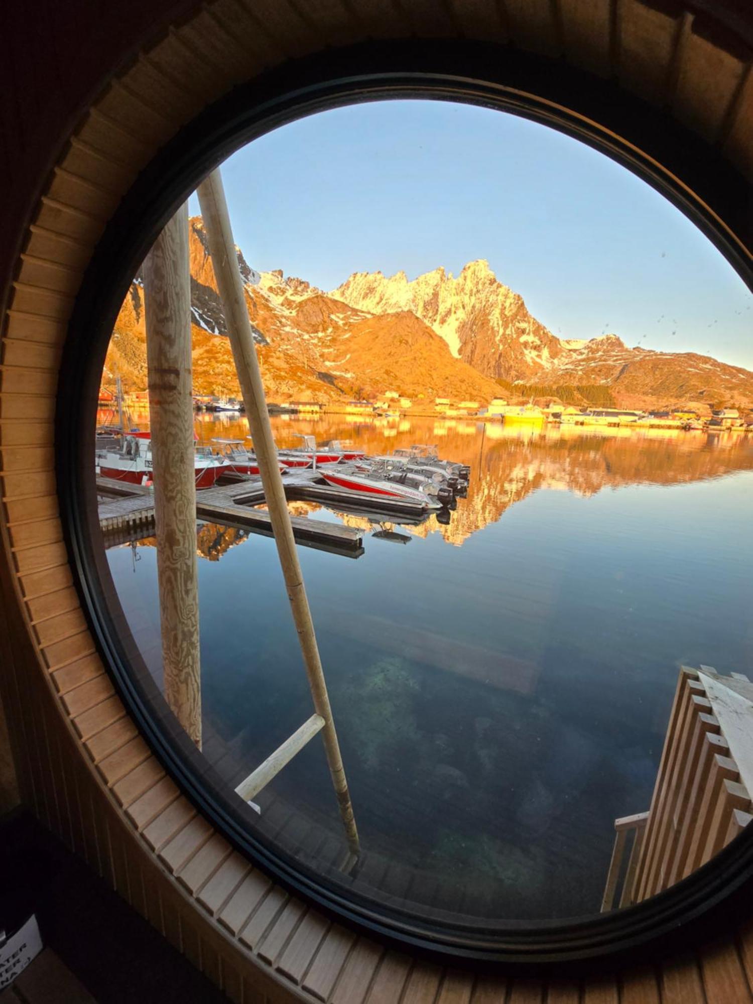 Hemmingodden Lofoten Fishing Lodge Болстад Екстериор снимка